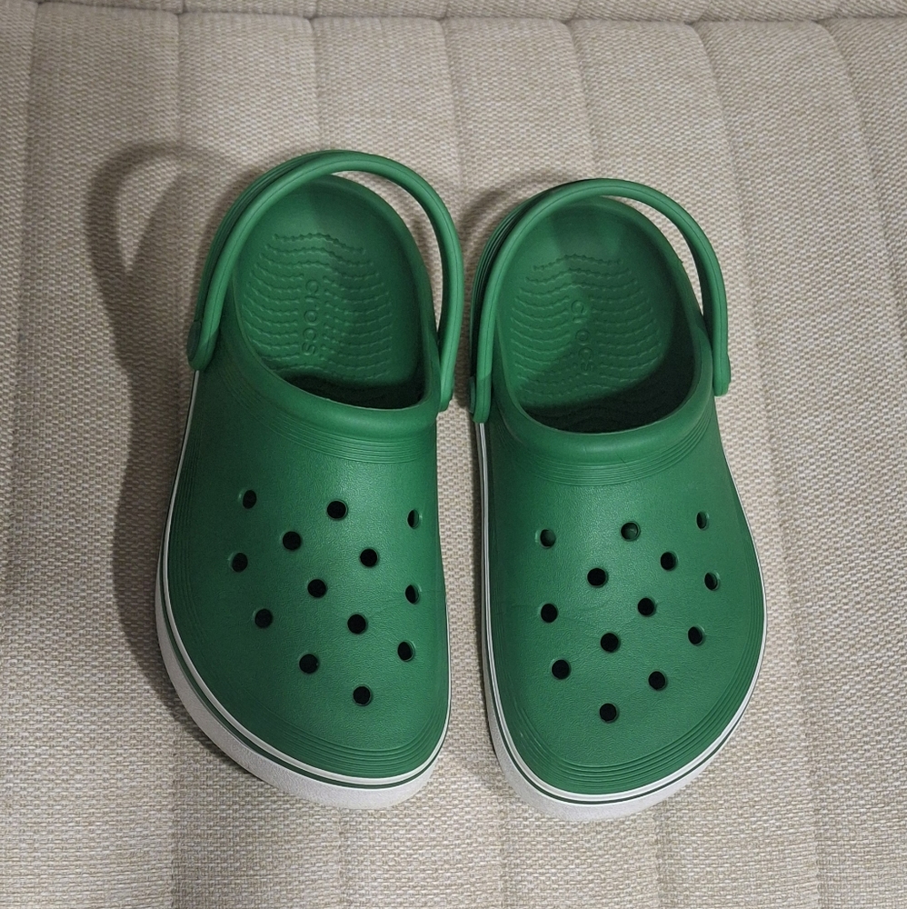 Kid Green And White Crocs - Picture 2 of 6